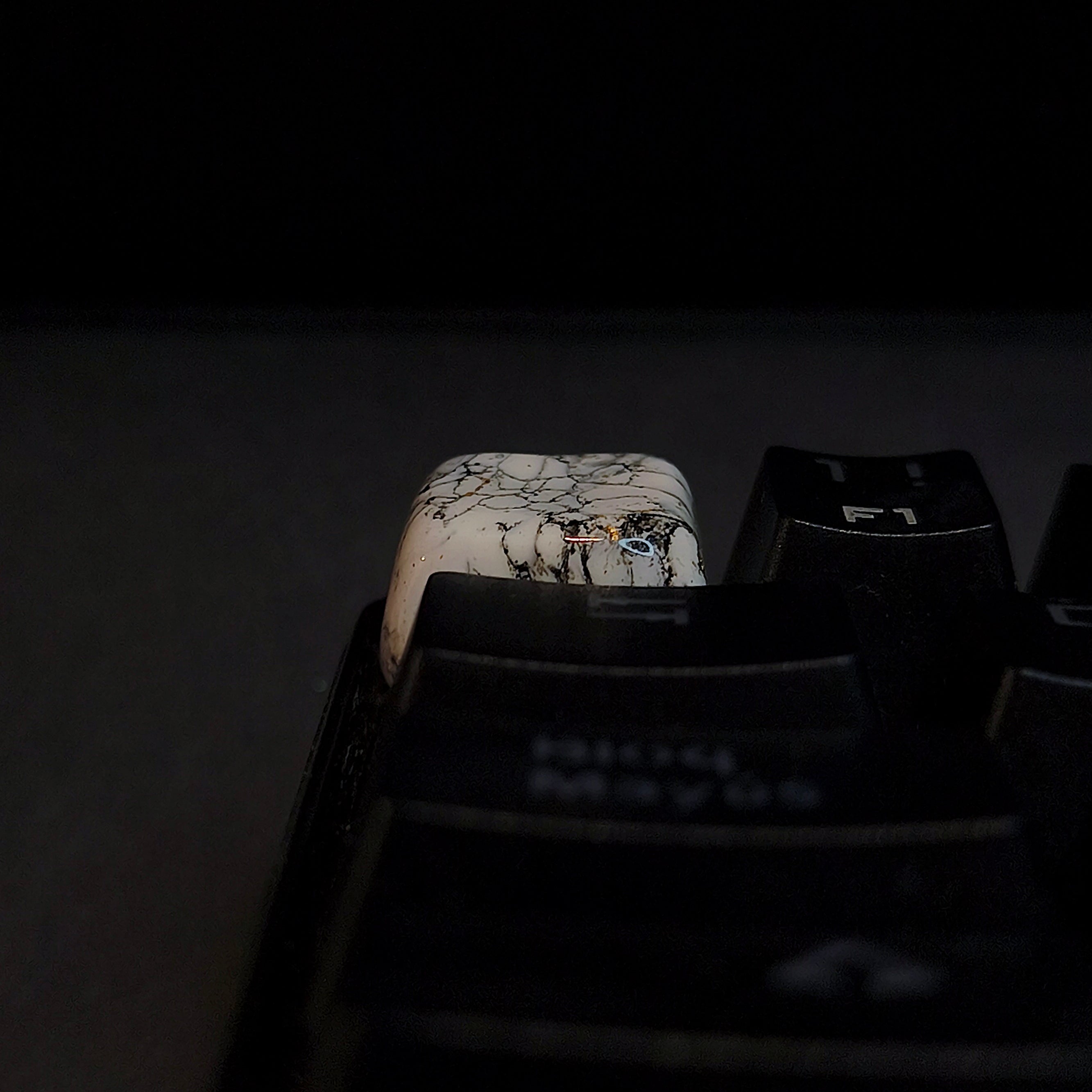Marbled Keycap White and Black