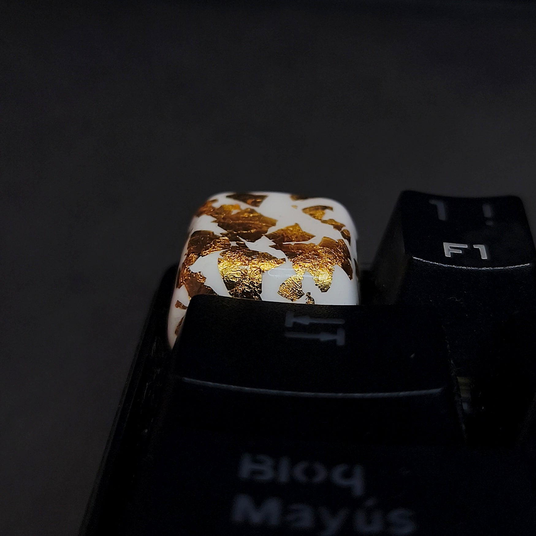 Marbled Keycap White and Gold XDA Profile