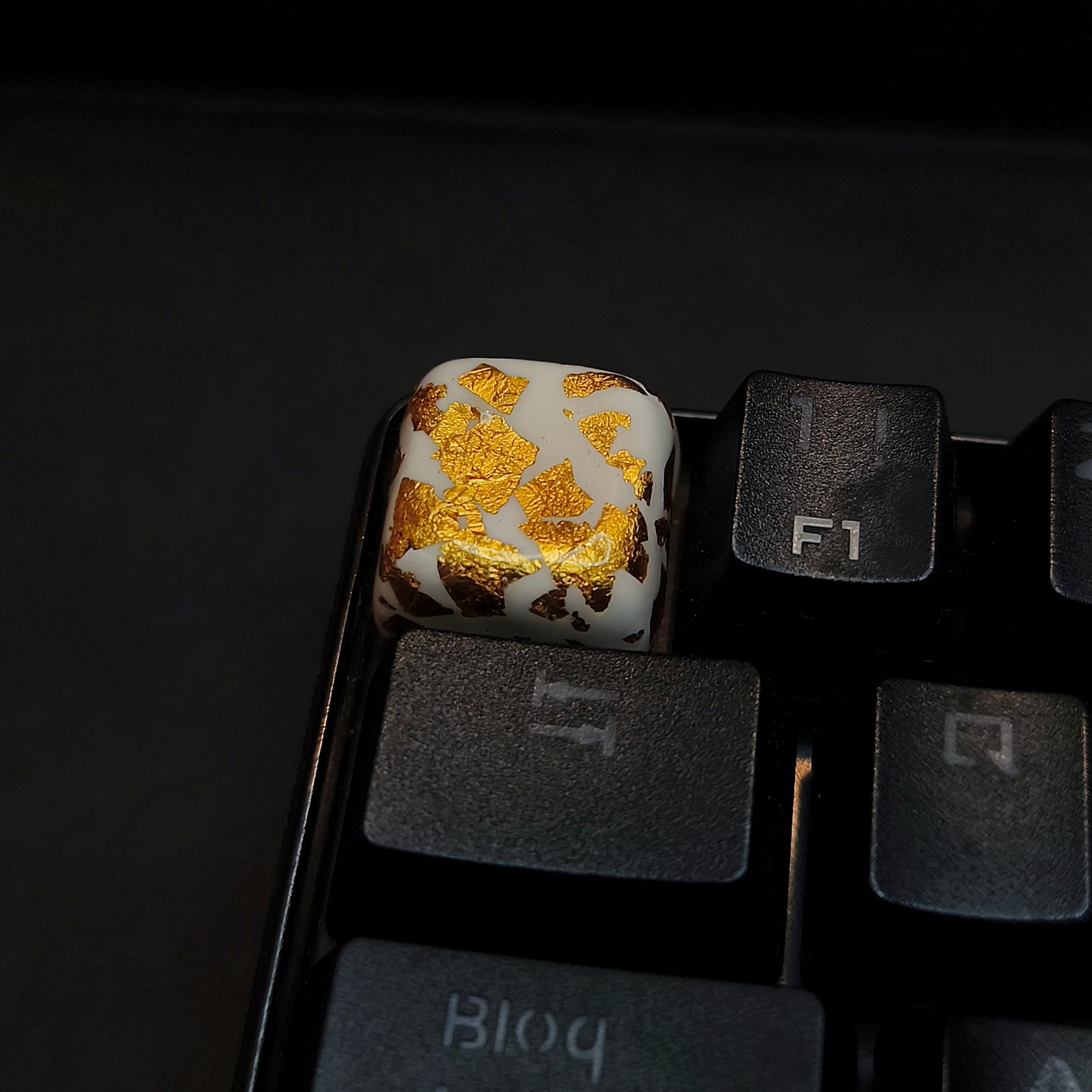 Marbled Keycap White and Gold XDA Profile