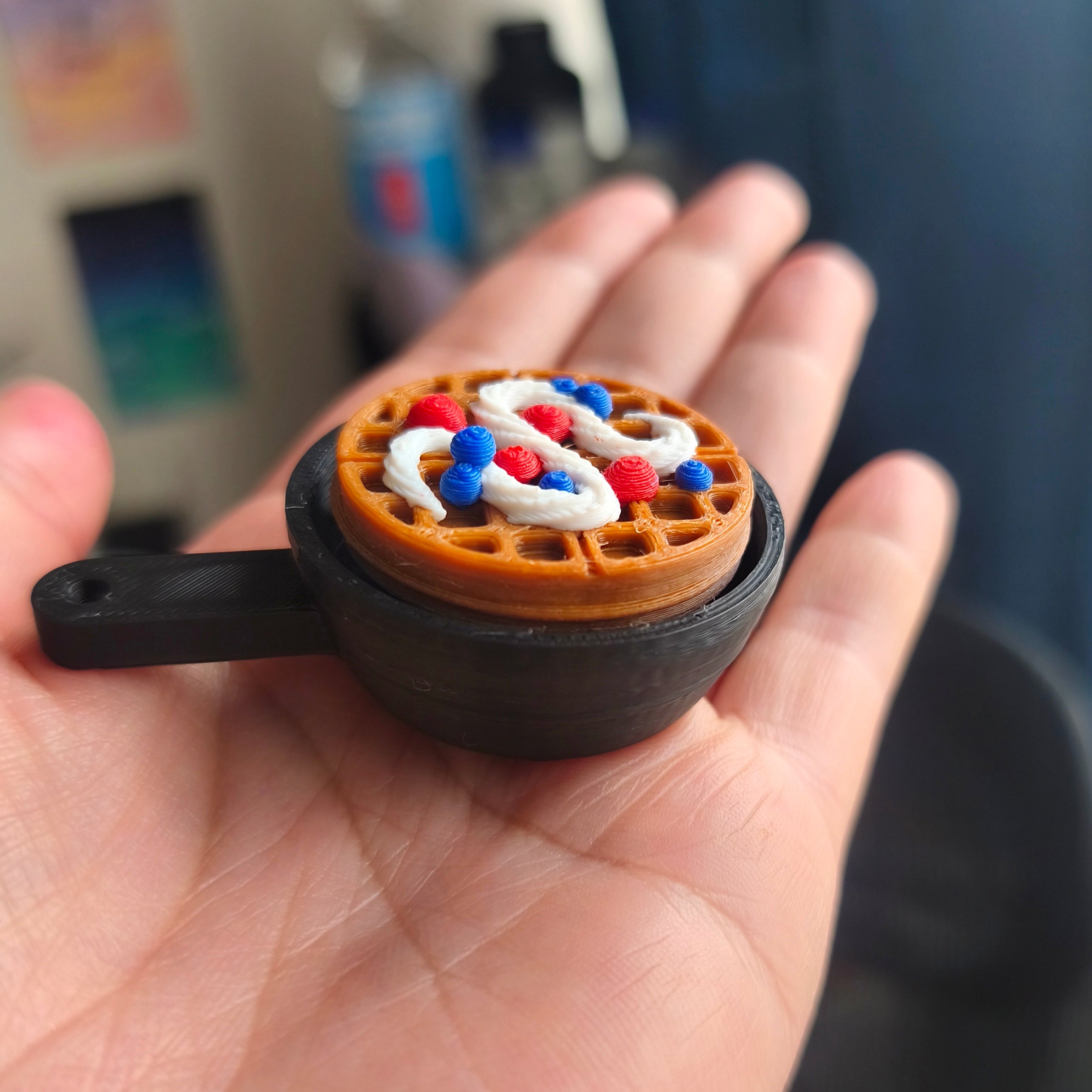 Waffle Clicker – Cream & Berries