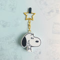 Snoopy llavero estrella dorada close-up