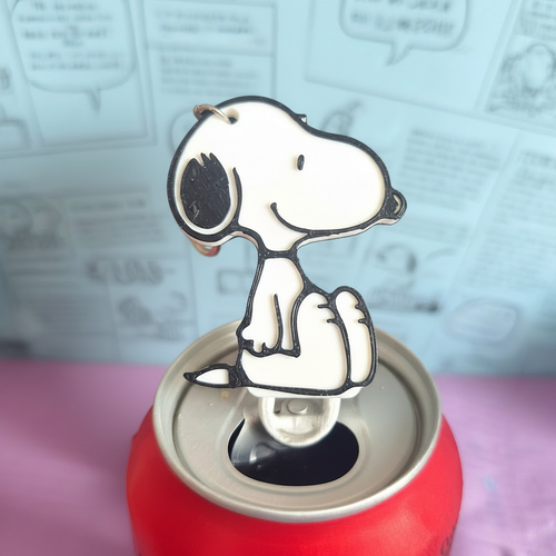 Snoopy pin en lata sin fondo negro